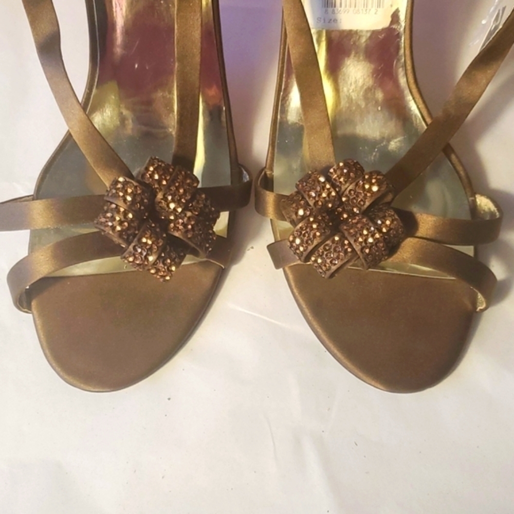 Special Occasion Size 9 Brown Striped Heel Sandals w/ Flower Stud Accents - Picture 14 of 14